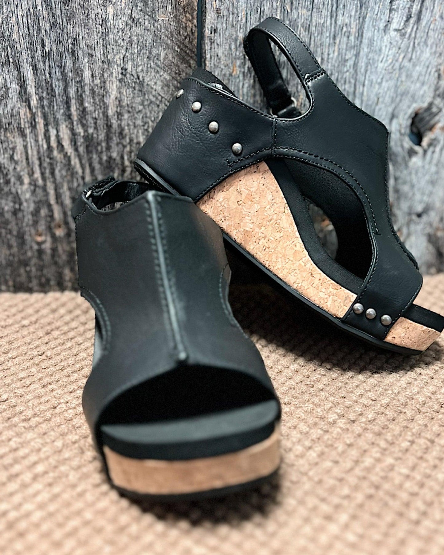 Momount dámske sandále na kline – patinovaná koža, korková platforma, otvorená päta s remienkom