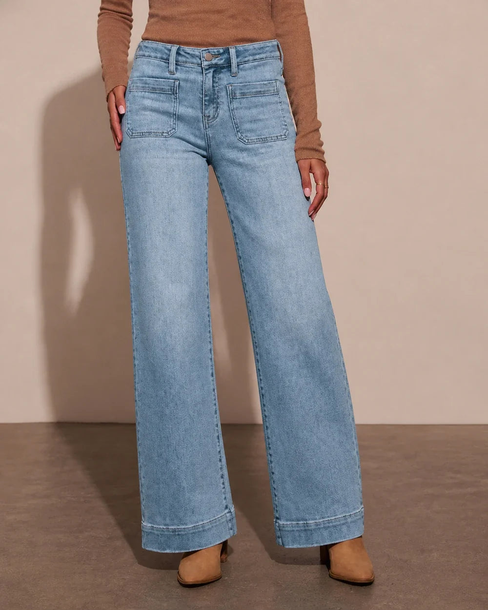 Women light blue high-waisted column jeans hero