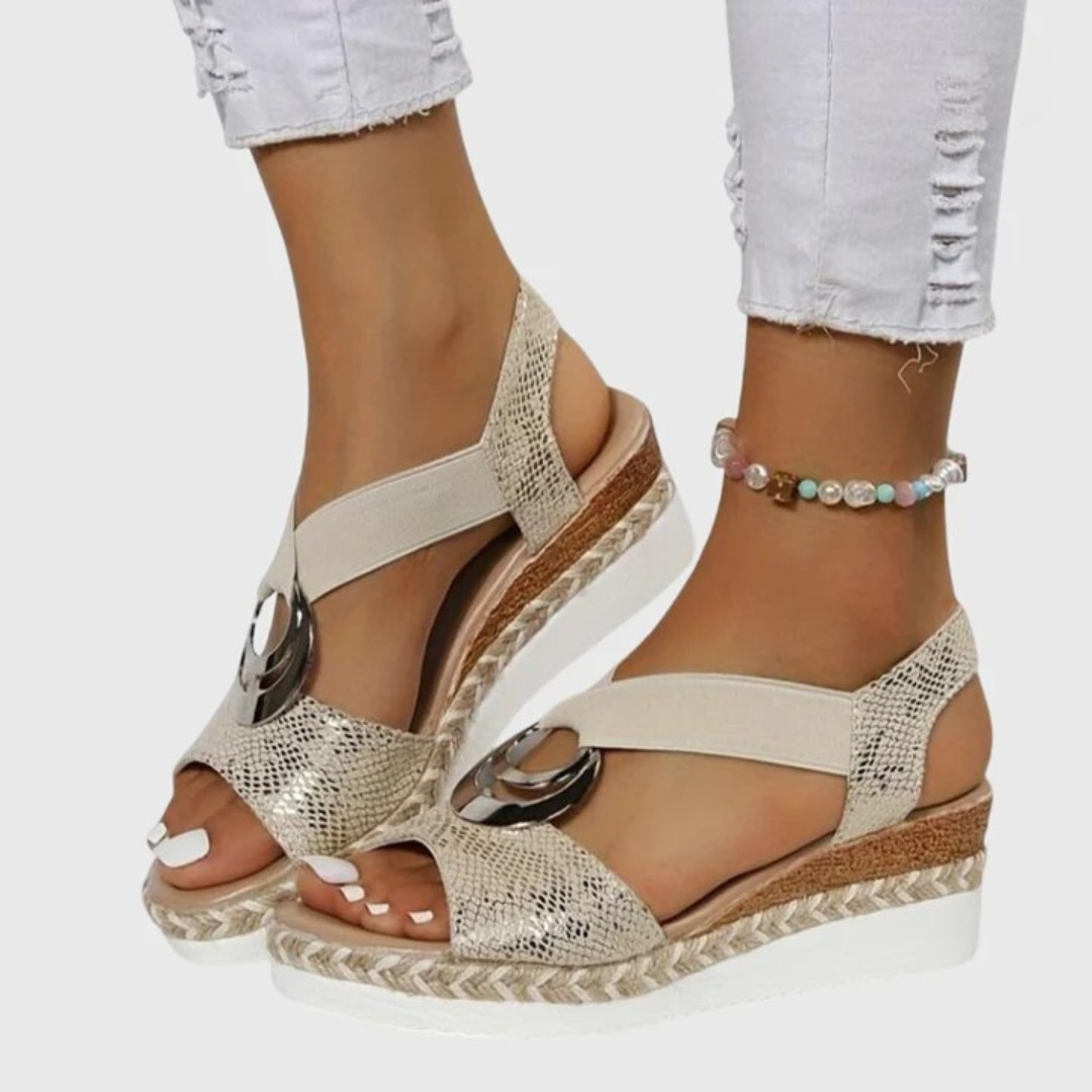 Momount dámske espadrilkové sandále na kline – púdrové, metalický remienok na členku
