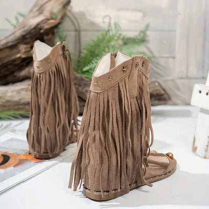 Momount dámske gladiátorky so strapcami – semišové, vybíjané, s bočným zipsom, boho