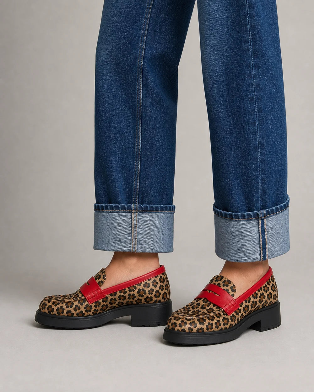 CARMELA-QUALITY-REMAKE-2026-07-22 — carmela-leopard-red-03-lateral-profile.webp