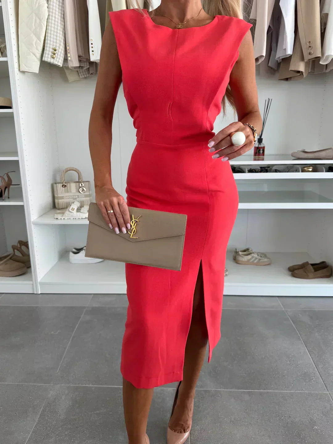 Serenella | Elegantné bodycon midi šaty s bočným rázporkom a okrúhlym výstrihom
