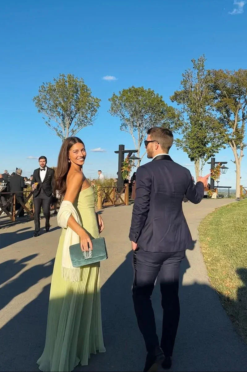 Emiliana | Plisované saténové splývavé večerné maxi šaty na ramienka s rozparkom